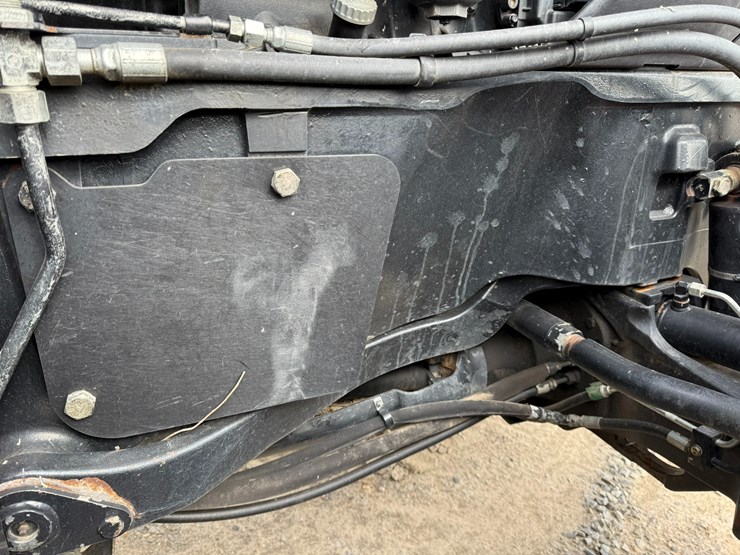 2015-case-ih-340-image-29