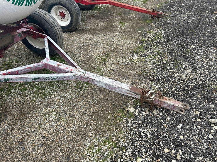 1000-gal.-nh3-tank-on-gear-#71-image-2