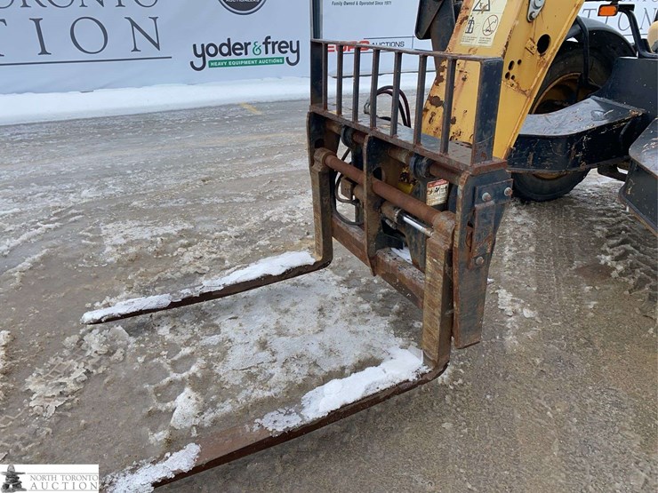 2012-caterpillar-tl943-image-12