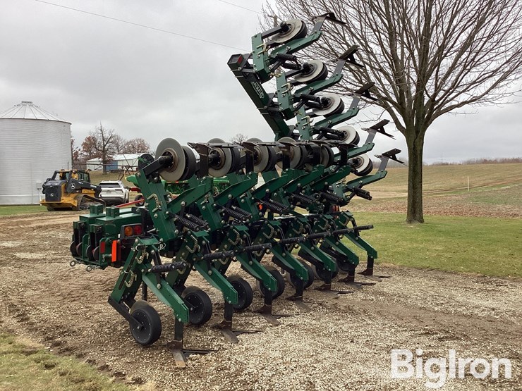 sukup-9000-16r30-cultivator-image-7