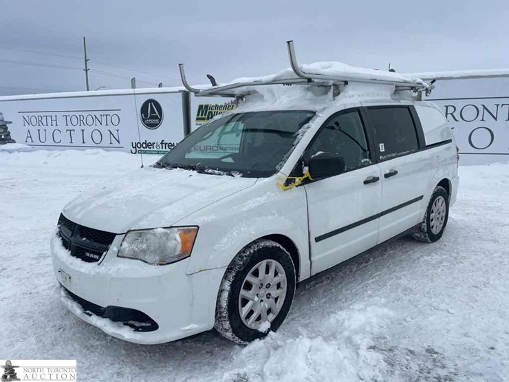 2015-ram-tradesman-image-1