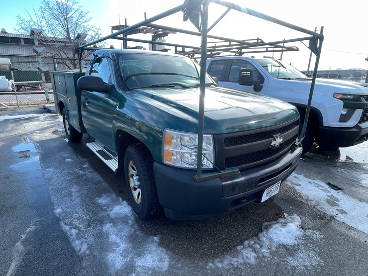 2011-chevrolet-1500-image-3