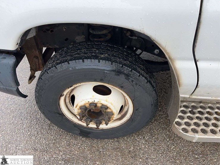 2013-ford-e350-image-12