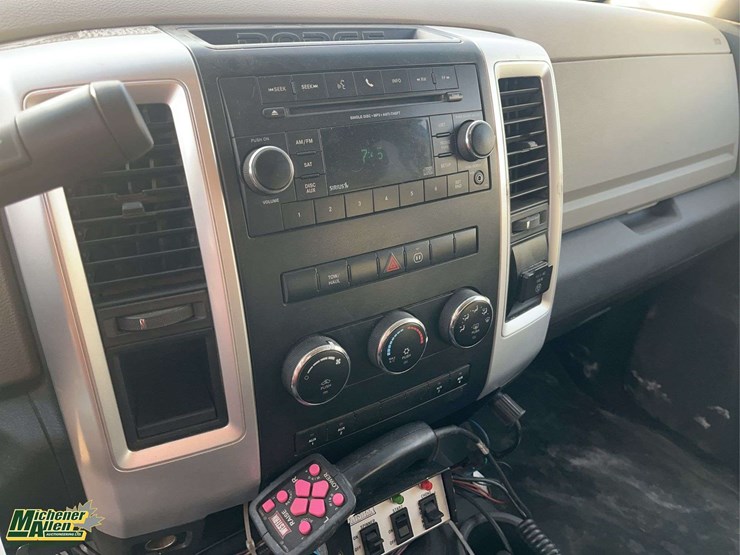 2012-dodge-3500-image-19