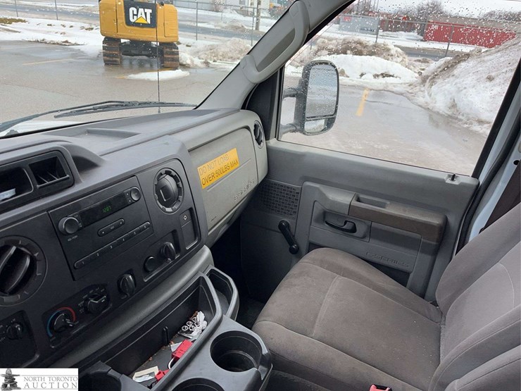 2013-ford-e350-image-17