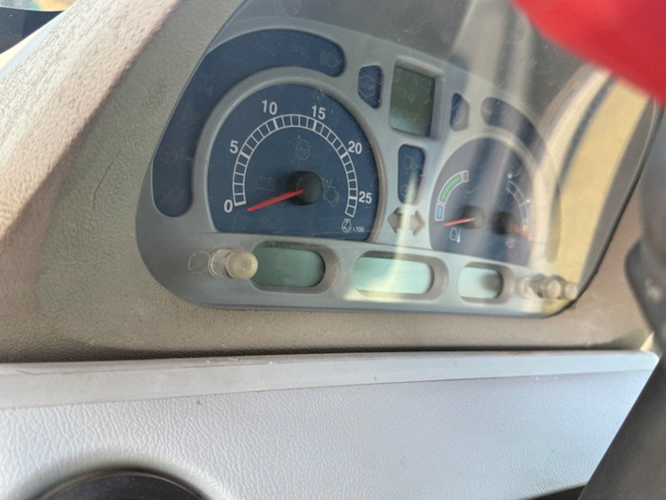 new-holland-t6070-image-32