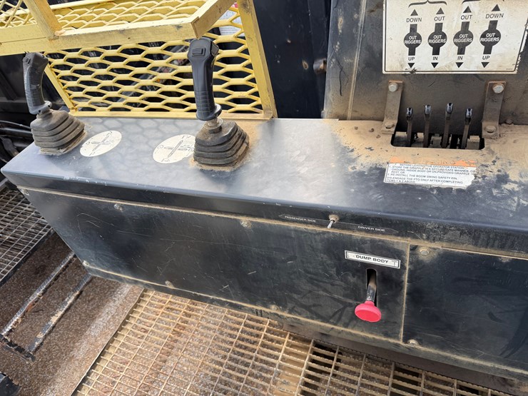 2018-international-durastar-4400-image-28