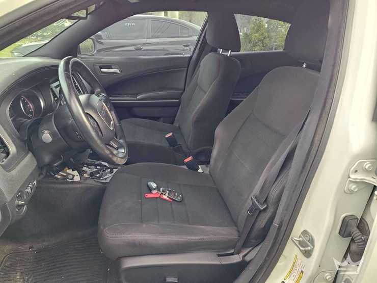 2017-dodge-charger-sedan-image-33