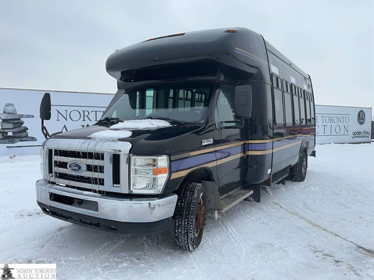 2009-ford-e-series-s/a-24-passenger-bus-image-1