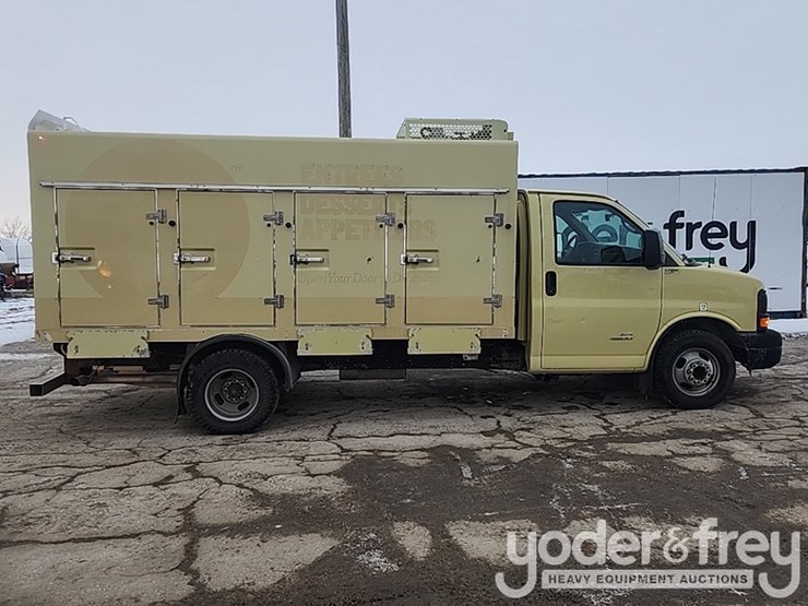 2015-gmc-savana-g4500-image-7