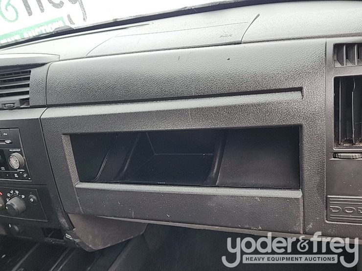 2011-dodge-dakota-image-39