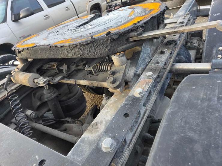 2013-peterbilt-388-image-17