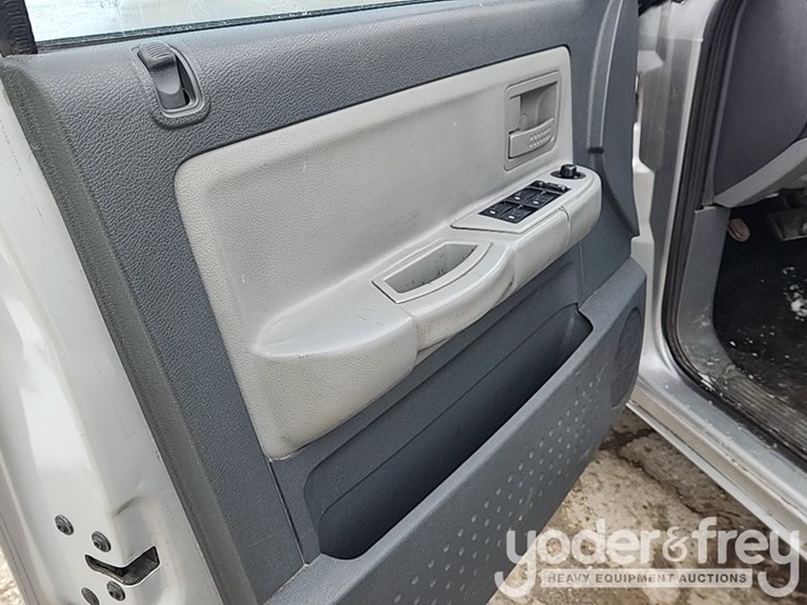 2011-dodge-dakota-image-14