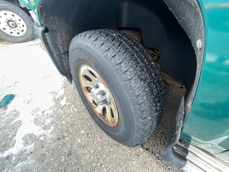 2011-chevrolet-1500-image-47