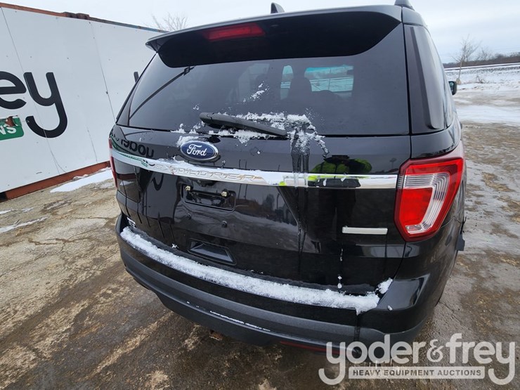 2016-ford-explorer-image-28