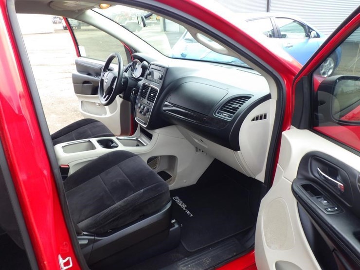 2013-dodge-grand-caravan-image-6