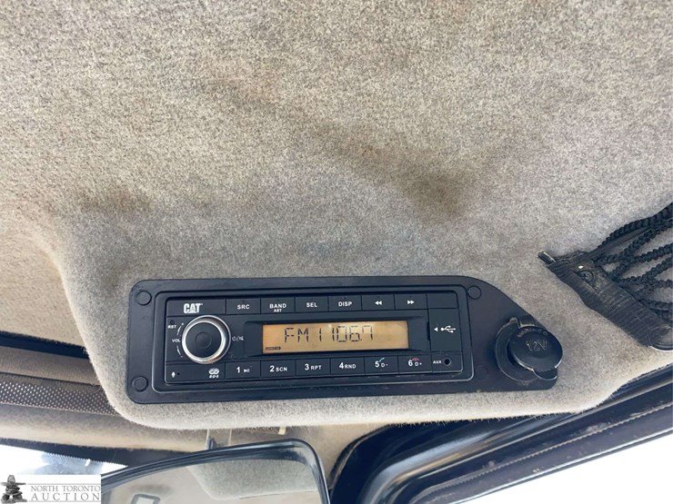 2019-caterpillar-420f2-it-image-30