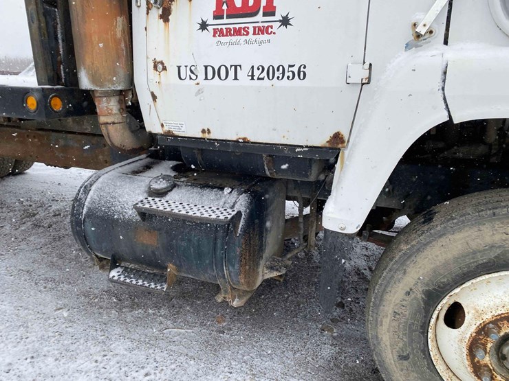 1983-ford-9000-image-11