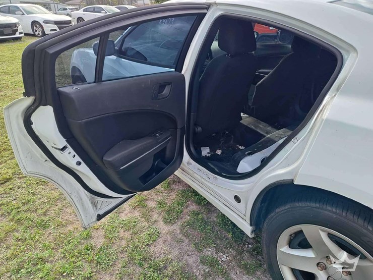 2017-dodge-charger-sedan-image-11