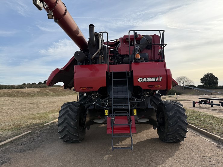 2015-case-ih-7240-image-29