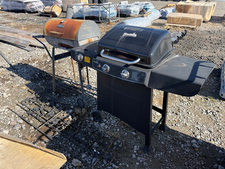 #28200-•-lot-of-(2)-grills-&-wrought-iron-fencing-decor-inv#-28200-image-1