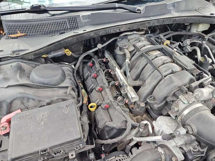 2015-dodge-charger-sedan-image-37