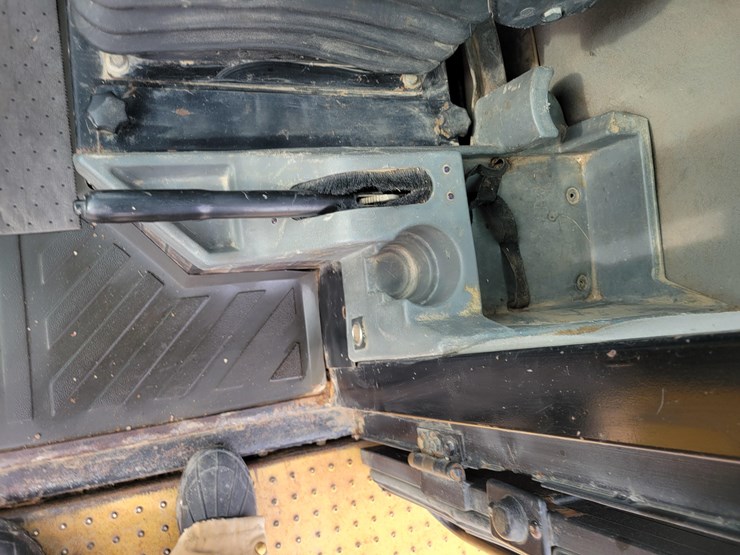 2004-caterpillar-938g-image-33