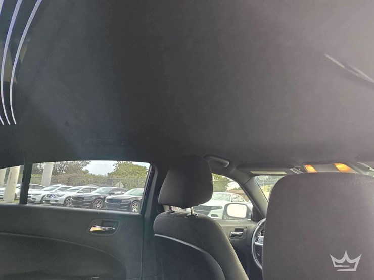 2013-dodge-charger-sedan-image-22