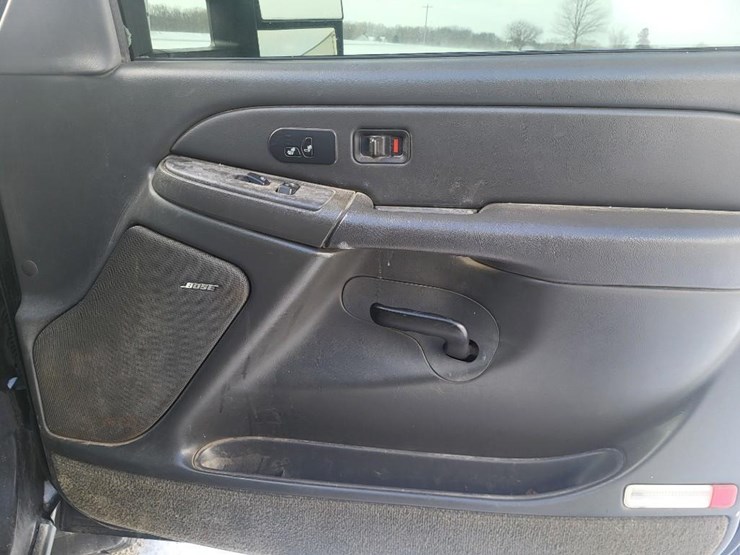 2004-chevrolet-2500hd-image-57