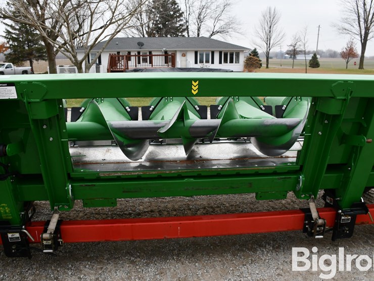 2024-john-deere-c8r-image-18