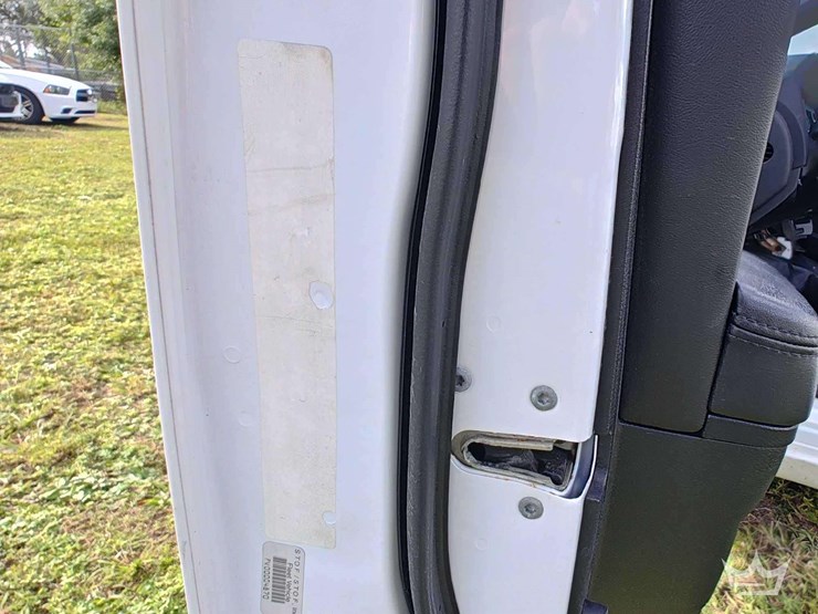 2012-dodge-charger-sedan-image-14