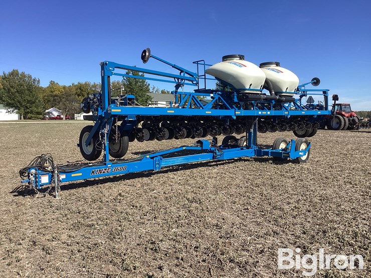 2014-kinze-3600-image-1