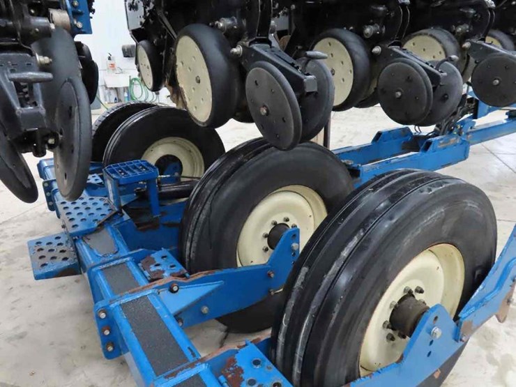 2007-kinze-3650-image-13