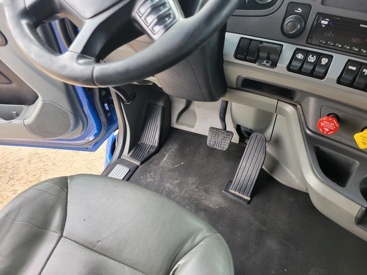 2020-kenworth-t680-image-40