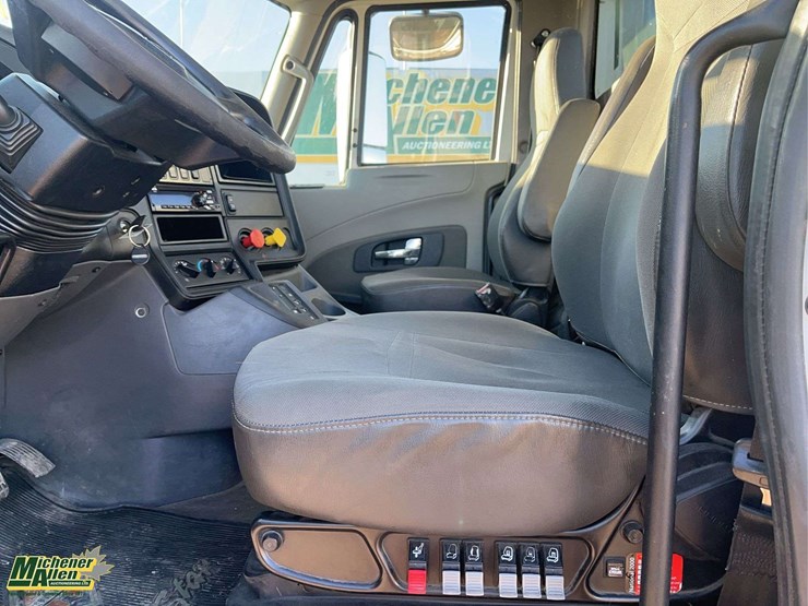 2017-international-prostar-image-14