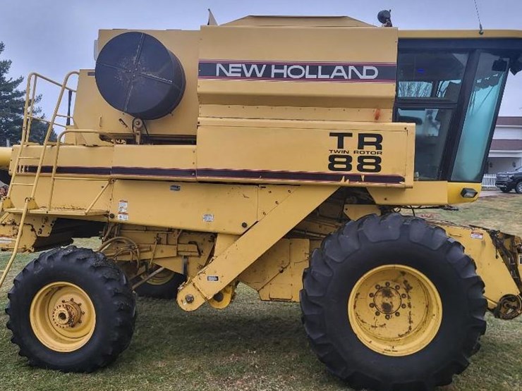 new-holland-tr88-image-2