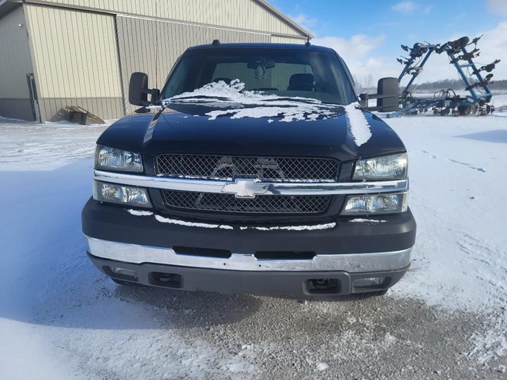 2004-chevrolet-2500hd-image-8