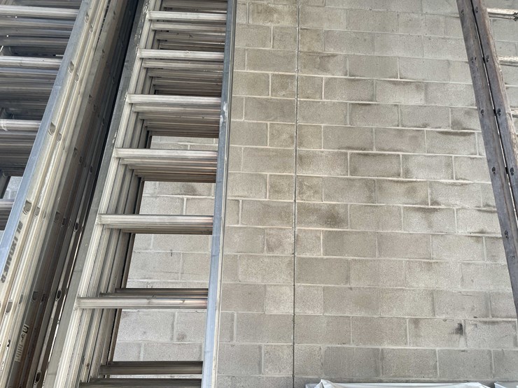 #2298-•-aluminum-extension-ladder-image-3