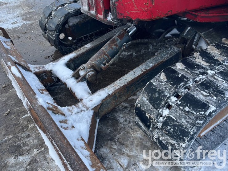 2013-takeuchi-tb153fr-image-22