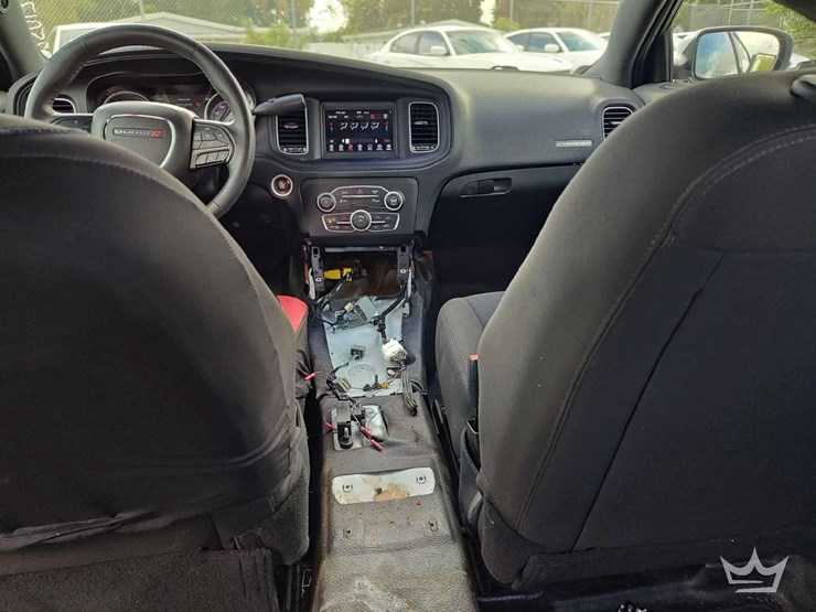 2018-dodge-charger-sedan-image-14