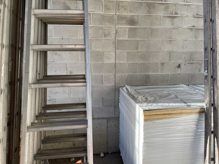 #2298-•-aluminum-extension-ladder-image-4