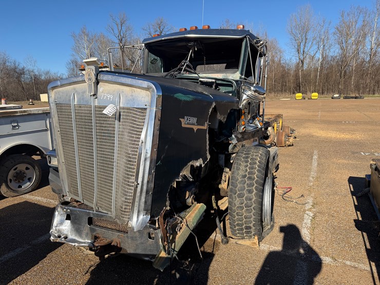 #7799-•-kenworth-salvage-image-1