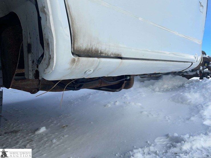 2018-chevrolet-express-dual-rear-wheel-cab-&-chassis-image-19