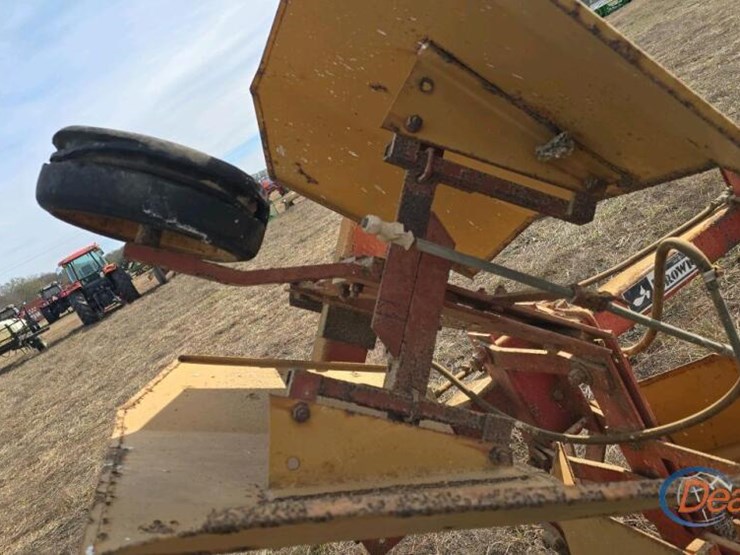 brown-6-row-covered-sprayer,-s/n-189-image-4