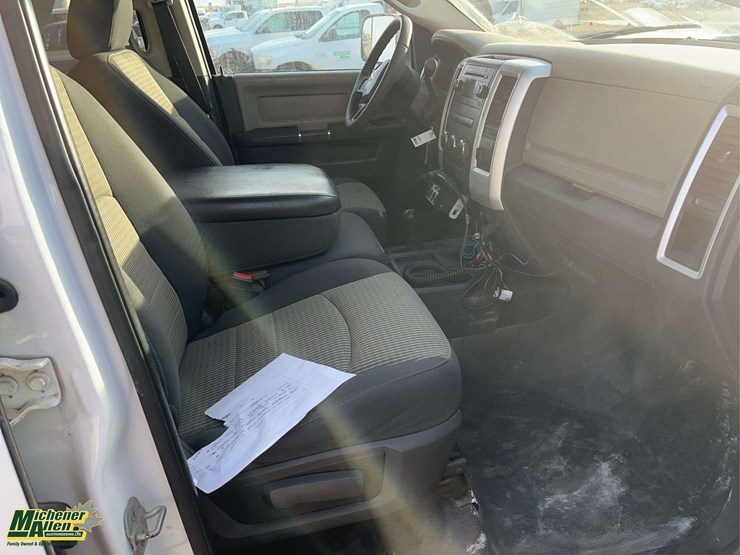 2012-dodge-3500-image-17