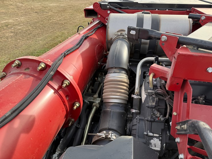 2015-case-ih-7240-image-32