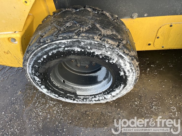 2017-new-holland-l234-image-11