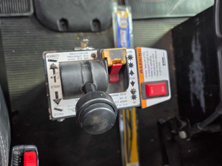 2013-peterbilt-388-image-66