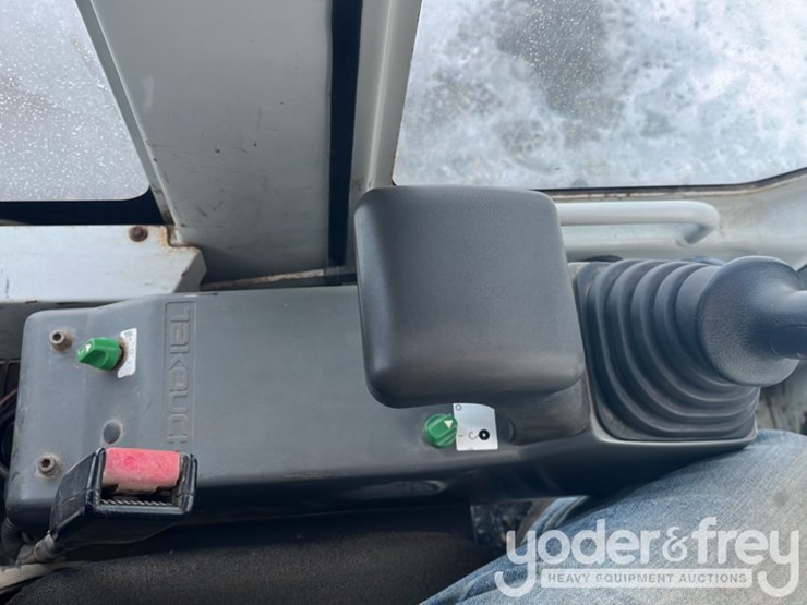 2013-takeuchi-tb153fr-image-30