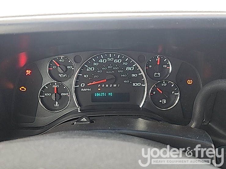 2011-gmc-savana-g2500-image-22